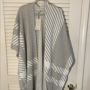Barbour Rosebury Cape Pale Grey and Mark White Knit Shawl NWT
